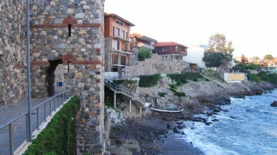 Бургаски съд разпореди да се събори крепостната стена в Созопол заради ресторант